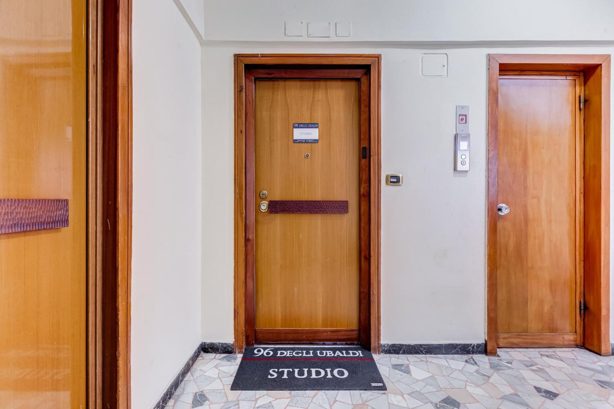 96 Degli Ubaldi Studio Roma Exterior foto